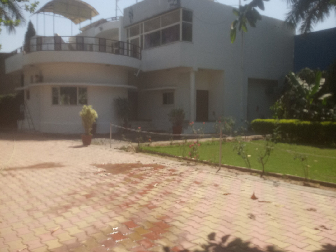 Silver Oak Country Yard Hotel & Resort主图