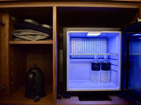 大阪本町利夫利酒店主图