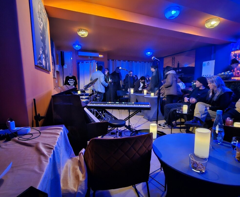 Nisa's Lounge-Alges必去景点
