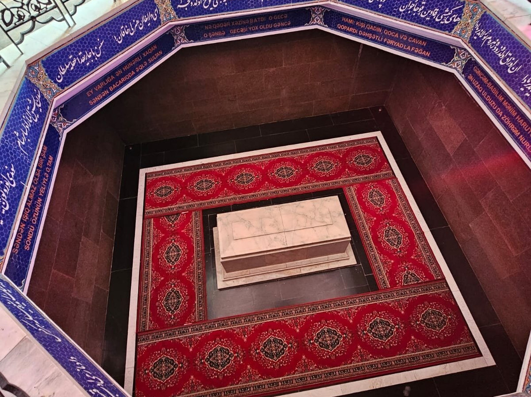 Nizami Ganjavi Mausoleum-占贾必去景点