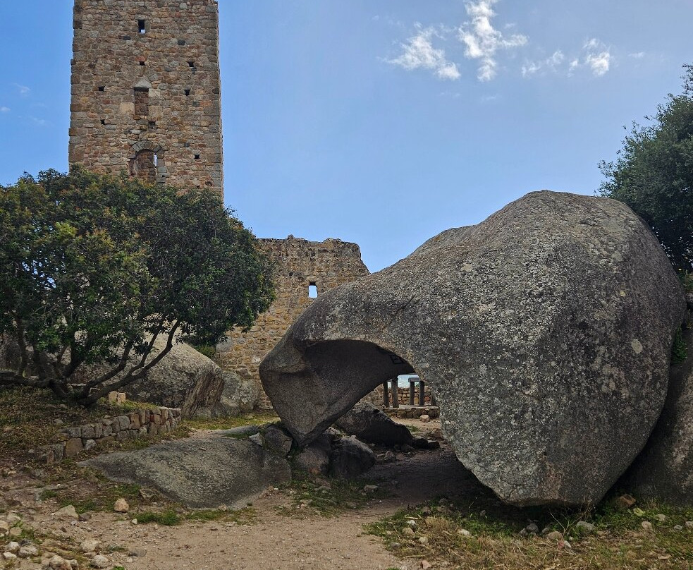 Castello di Pedres-奥尔比亚必去景点