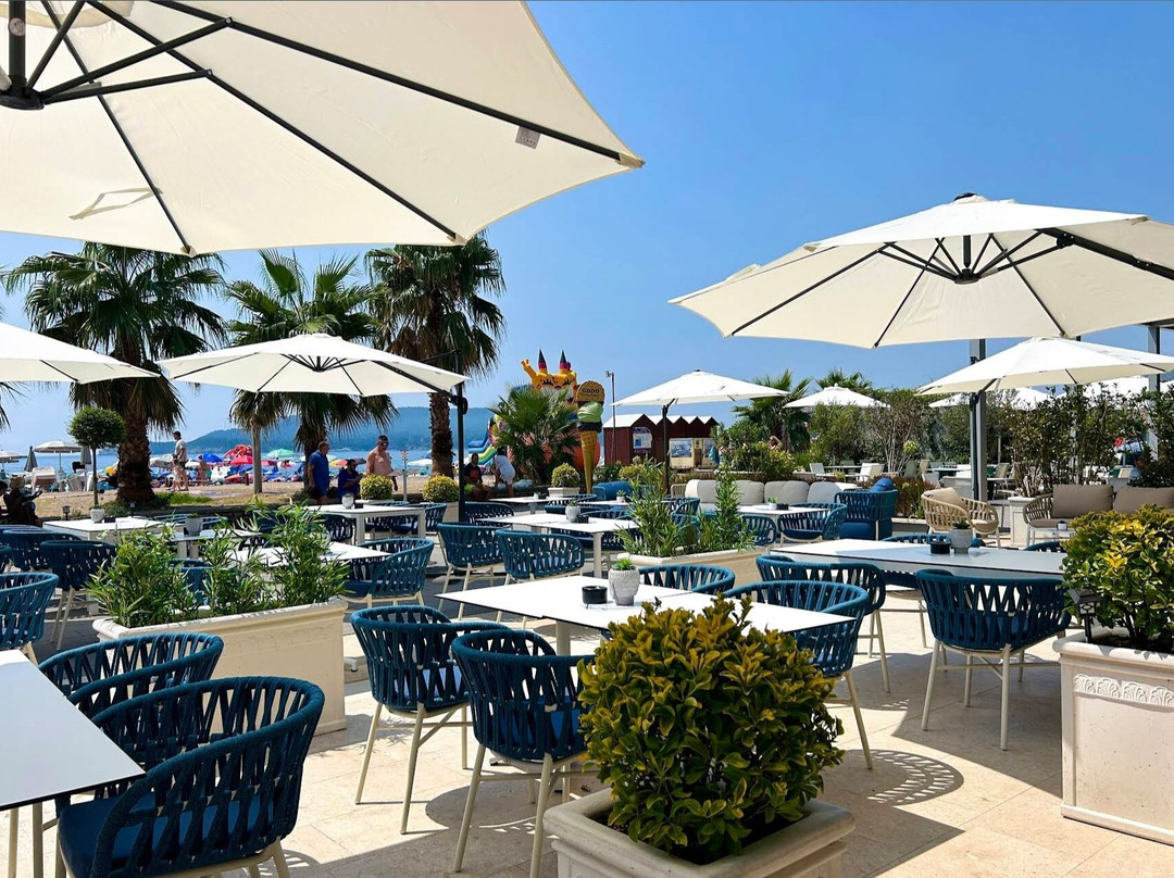 La Plaza Restourant & Bar