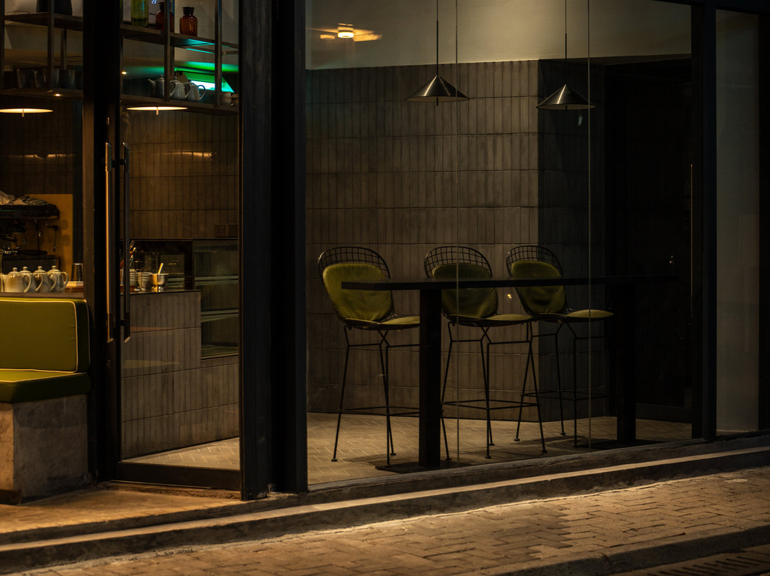 The Black Pearl - Relaxed Dining & Coffee