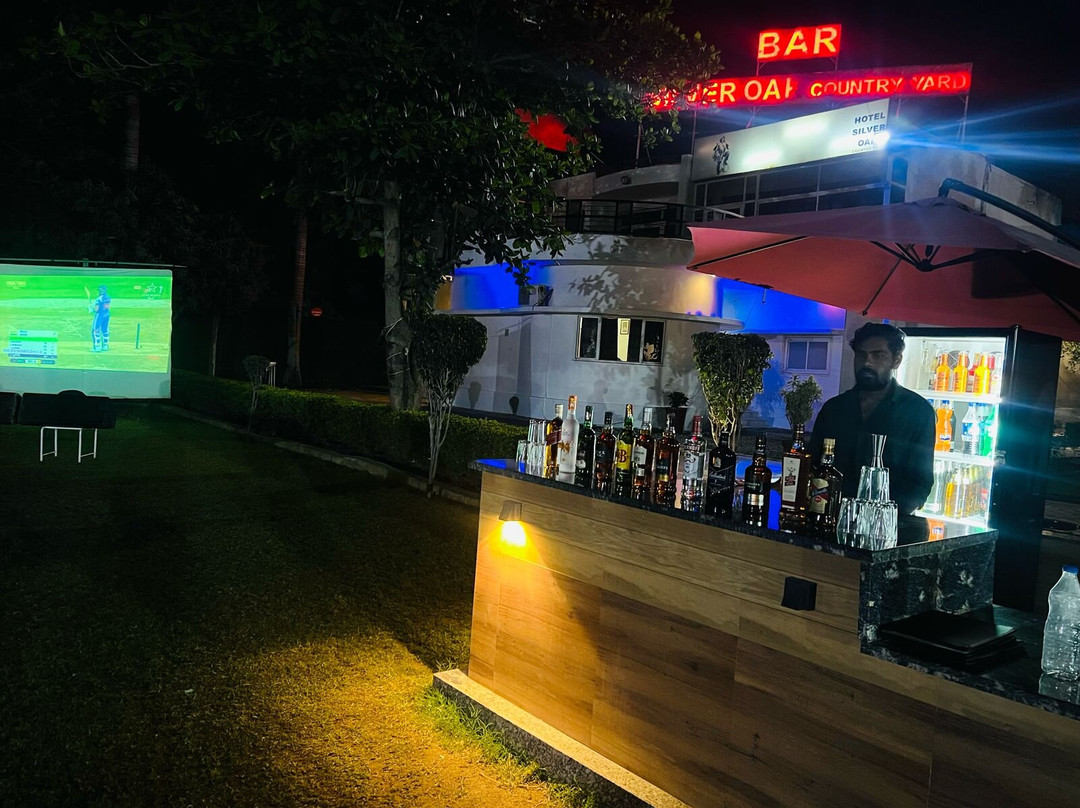 Silver Oak Country Yard Hotel & Resort主图