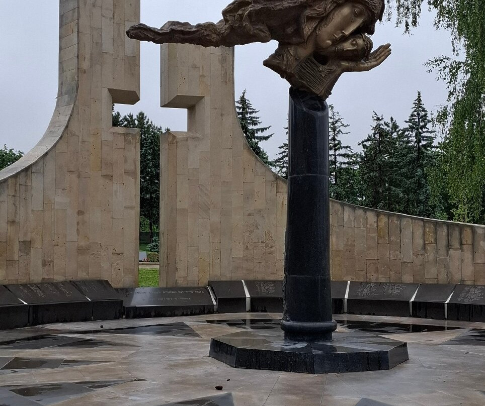 Victory Memorial and Eternal Flame景点图片