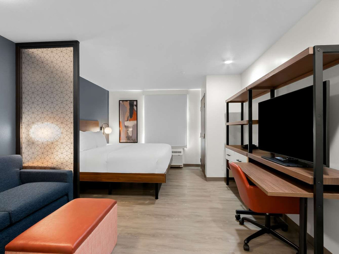 Everhome Suites Glendale Sports Entertainment District