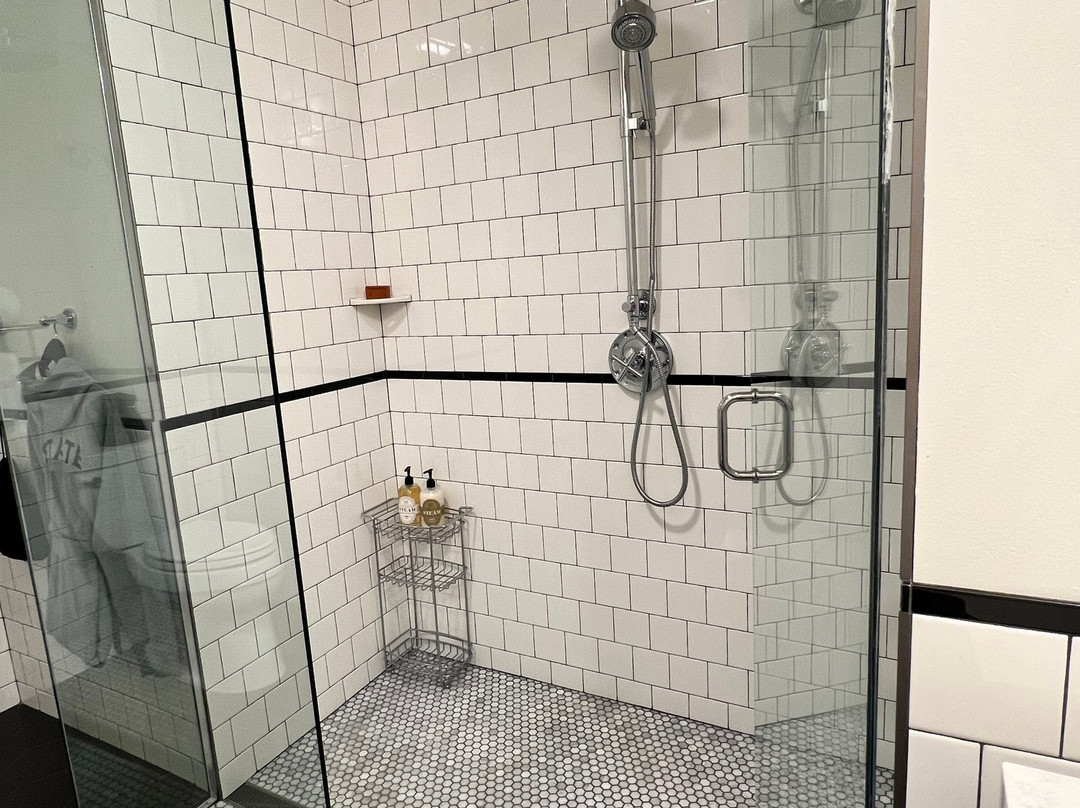 The State Hotel主图