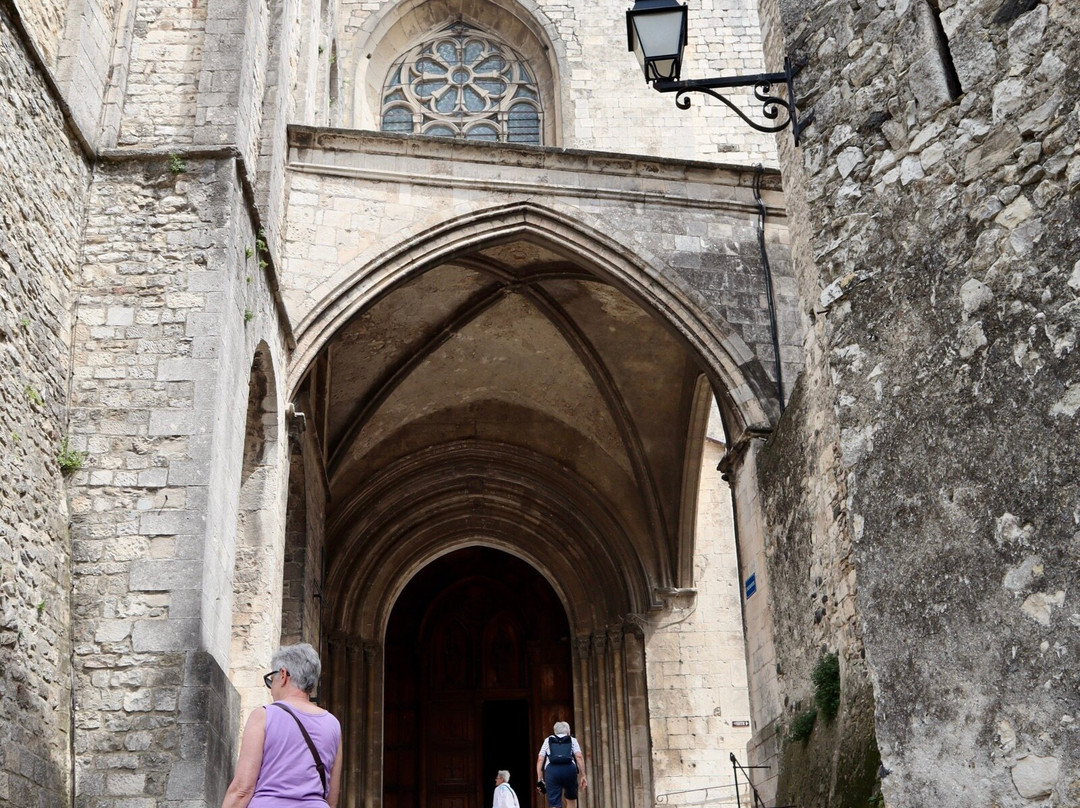 Viviers Cathedral-Viviers必去景点