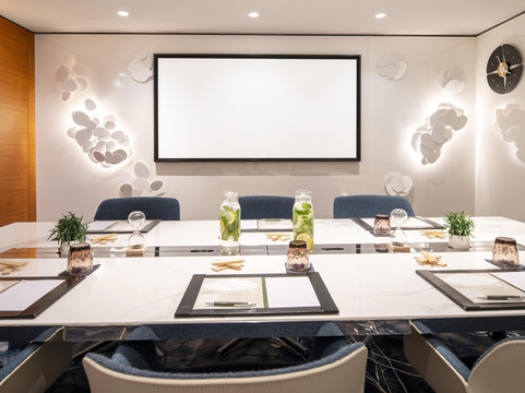 巴黎共和万丽酒店主图