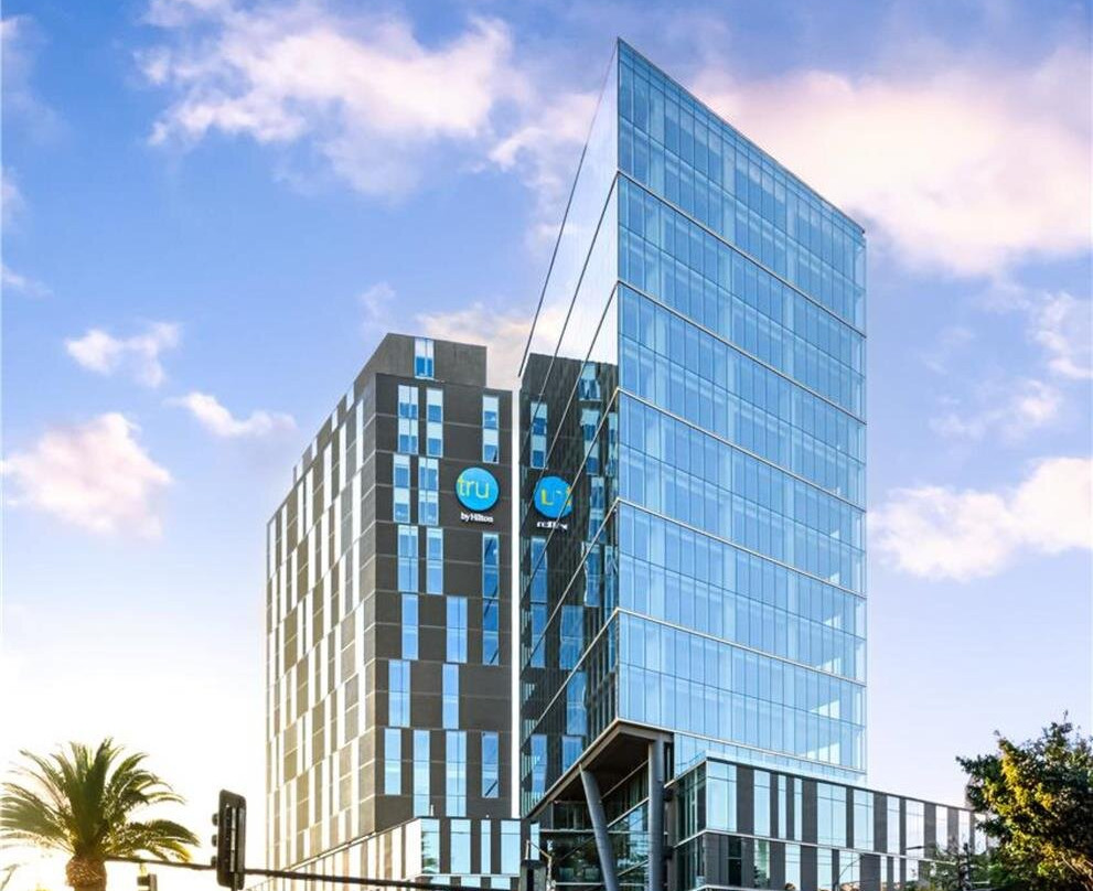 Tru By Hilton Chillan Ferrat