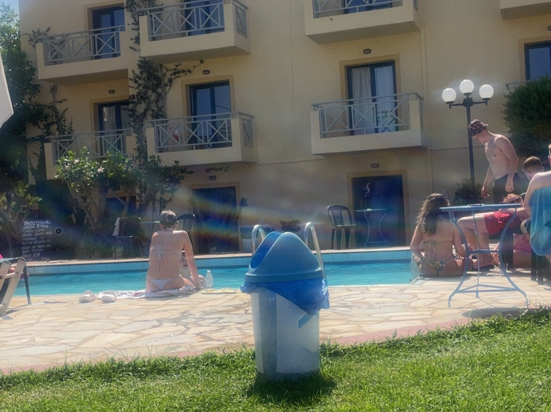 Eltina Apartments主图