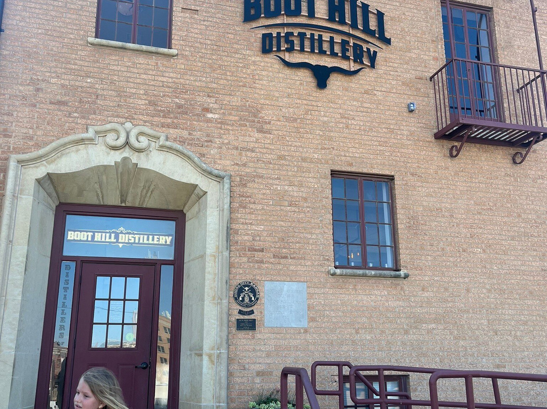 Boot Hill Distillery-道奇城必去景点