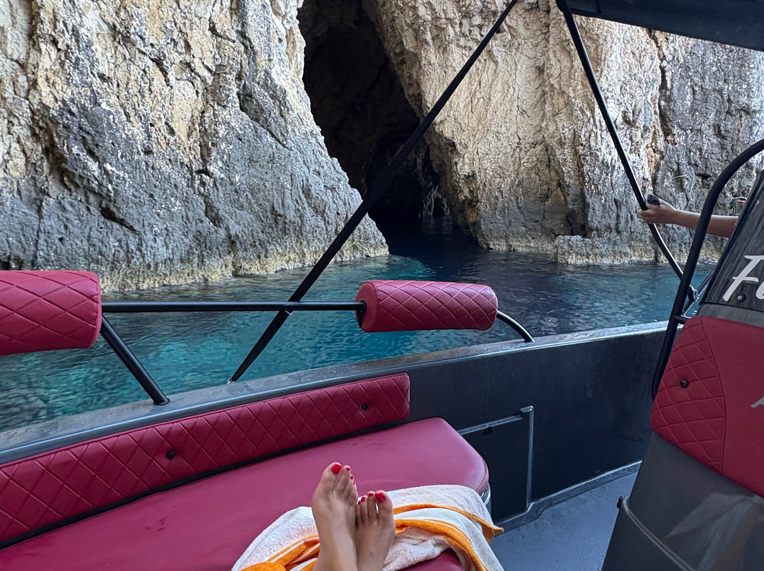 Fioro Boat Rentals-Agios Sostis必去景点