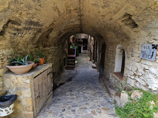 Old Bussana (Bussana Vecchia)-圣雷莫必去景点