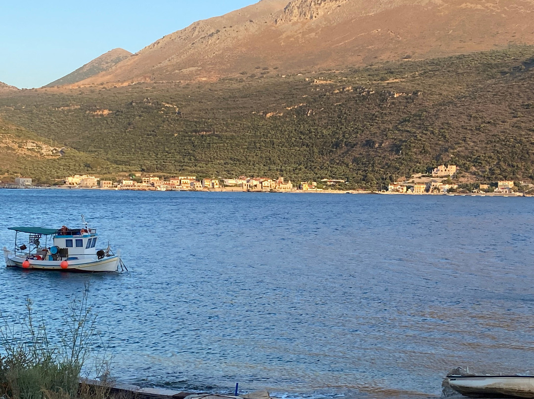 To Mikró Algéri - Mezedopoleío Máni