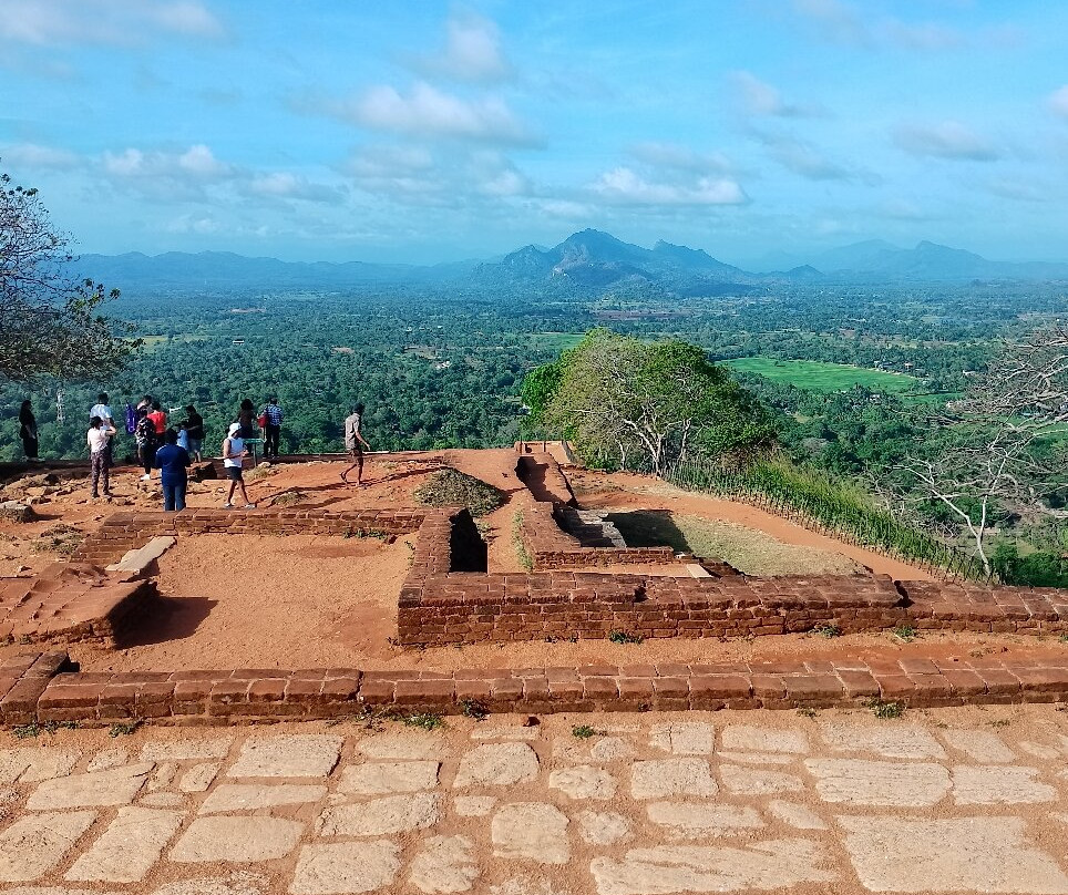 Raj Lanka Tours Nouraj-Katugastota必去景点