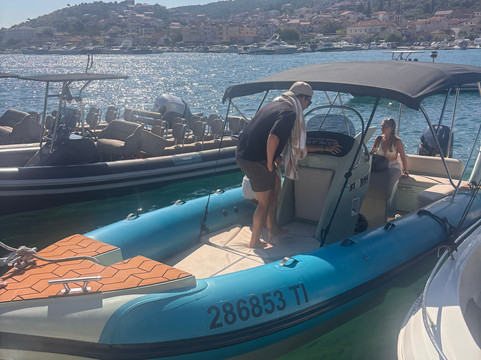 Seastorm Rental Service-特罗吉尔必去景点