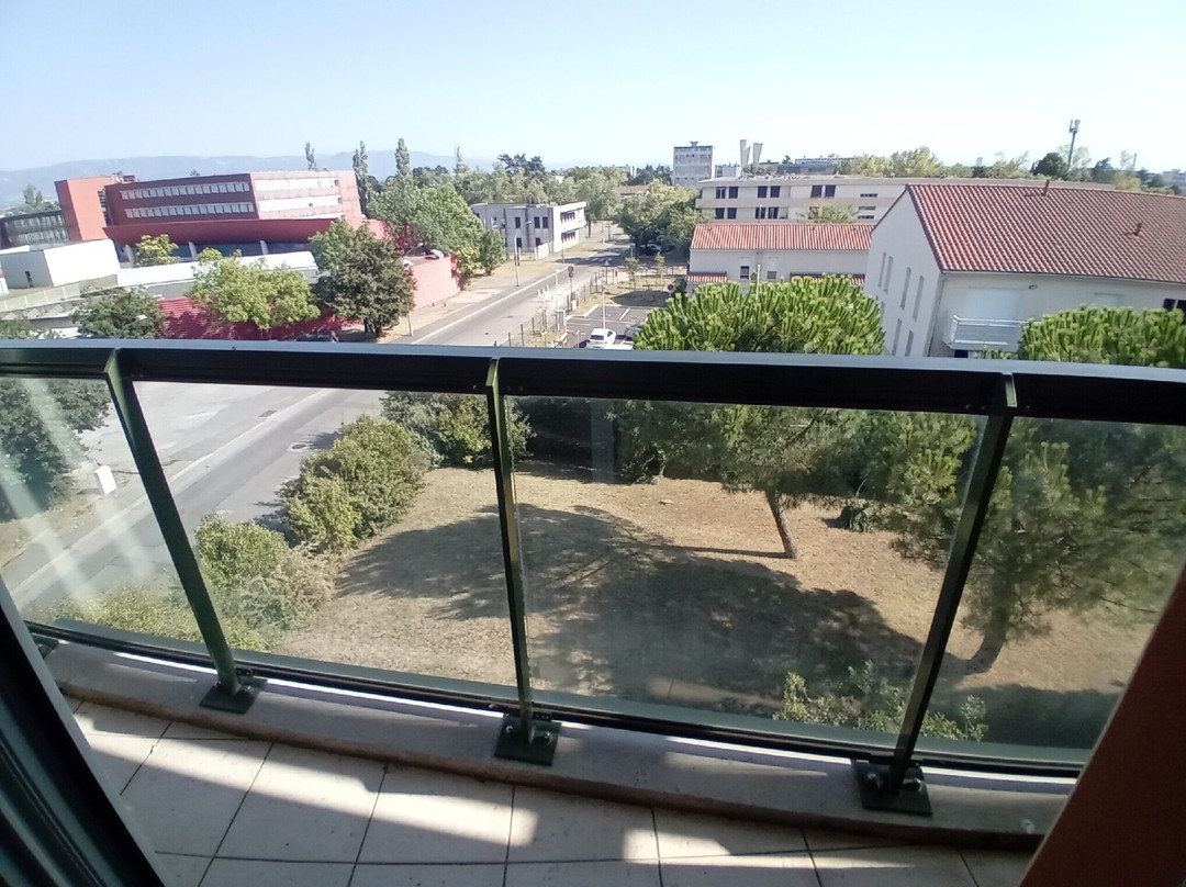 樱桃瓦朗斯酒店主图