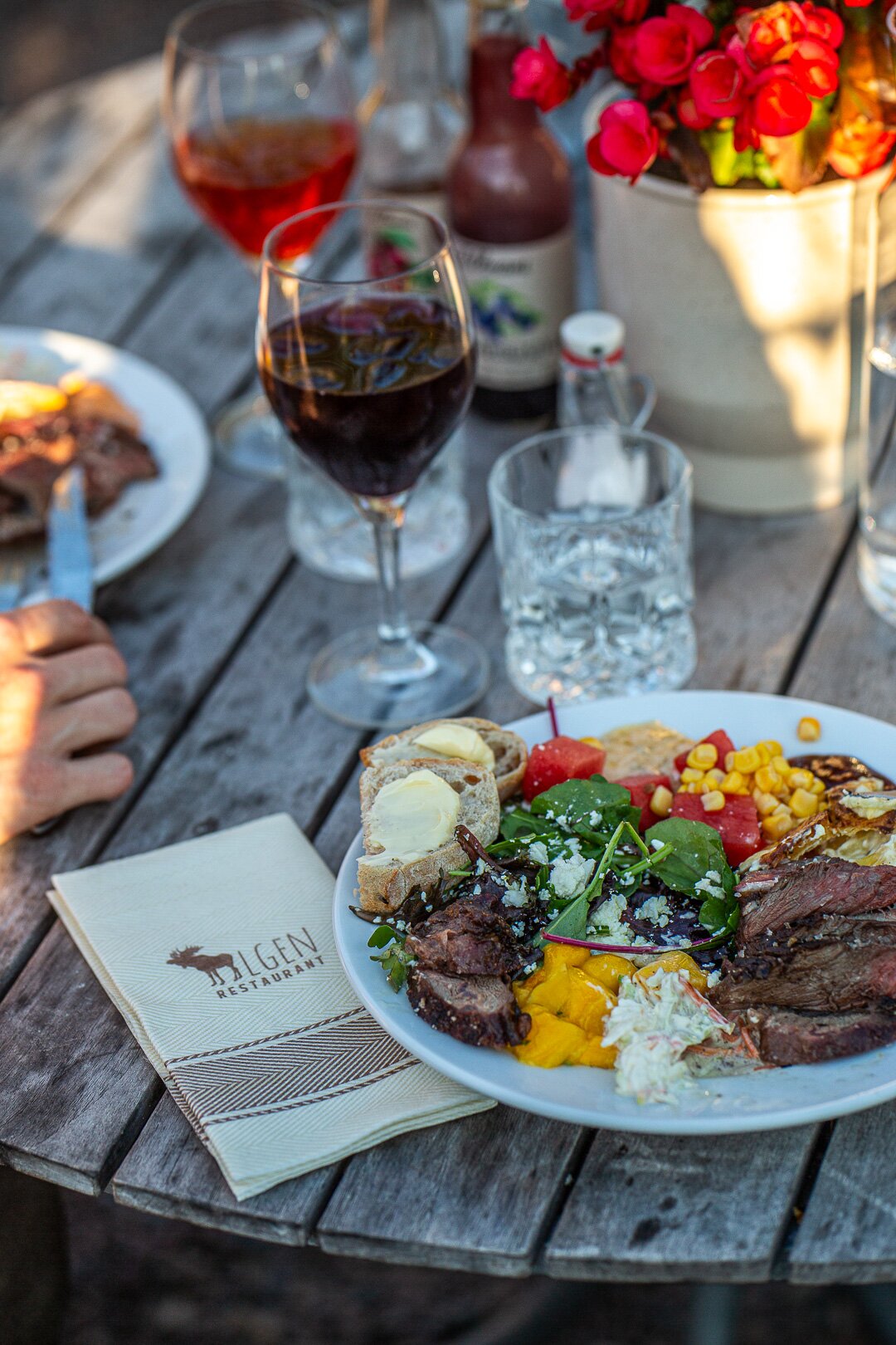 Olarsgården Hotel-餐饮