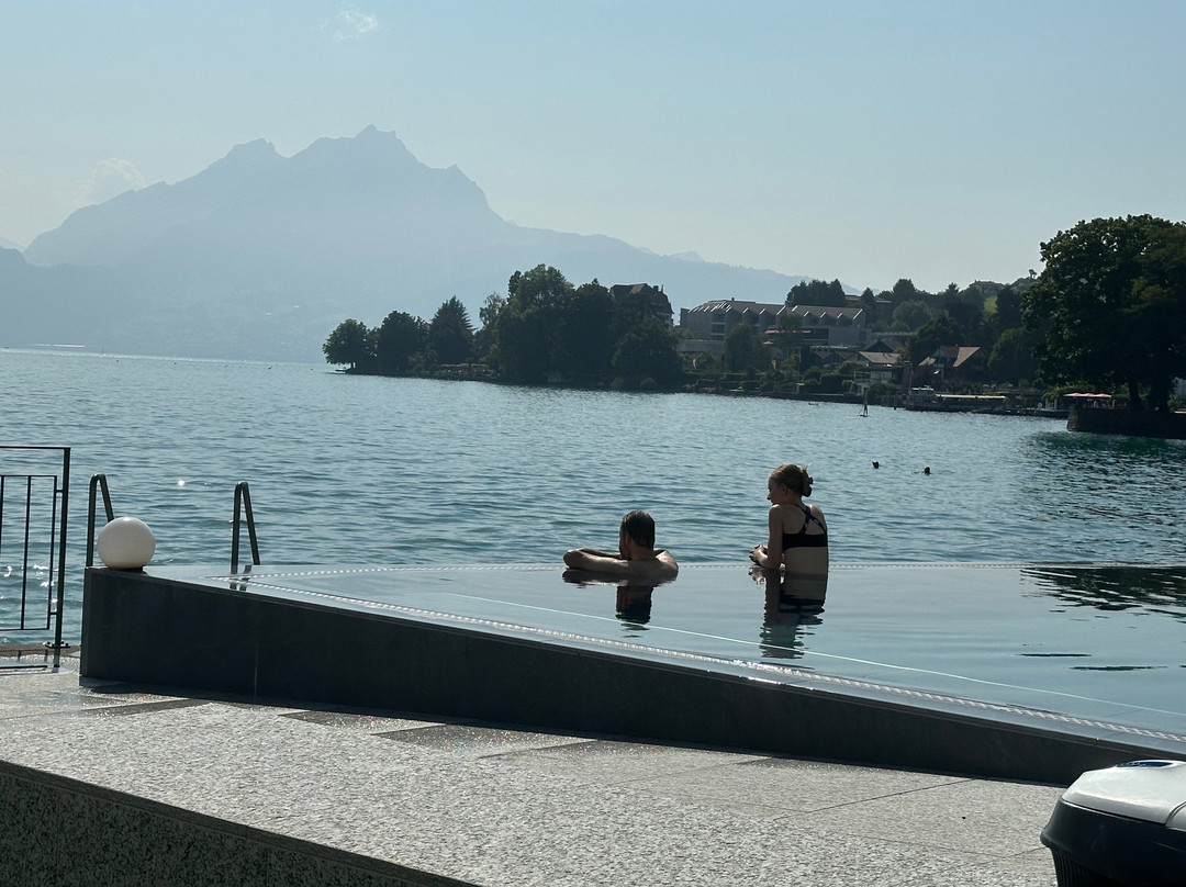 阿姆西美岸中央酒店主图