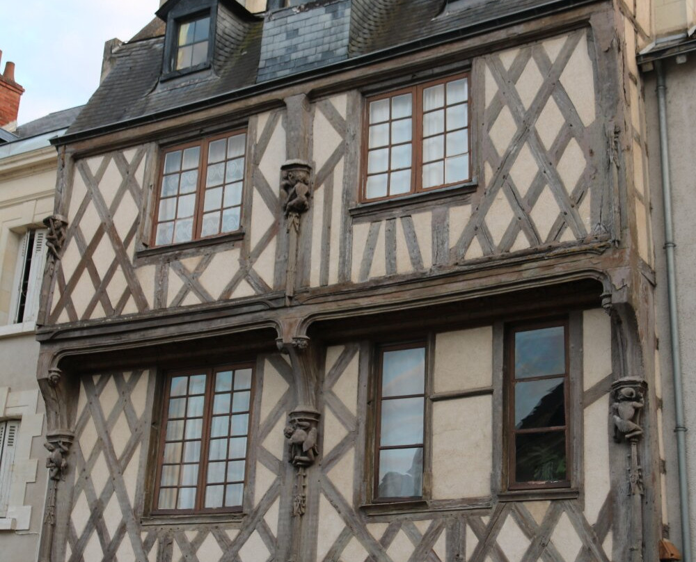 Maison de l'Acrobate-布洛瓦必去景点