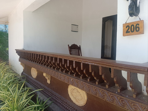 Tuskers Hill by Poppys Anaikatti主图