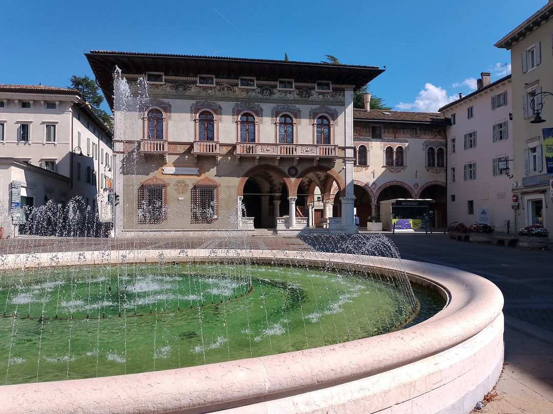 Piazza Rosmini-罗韦雷托必去景点