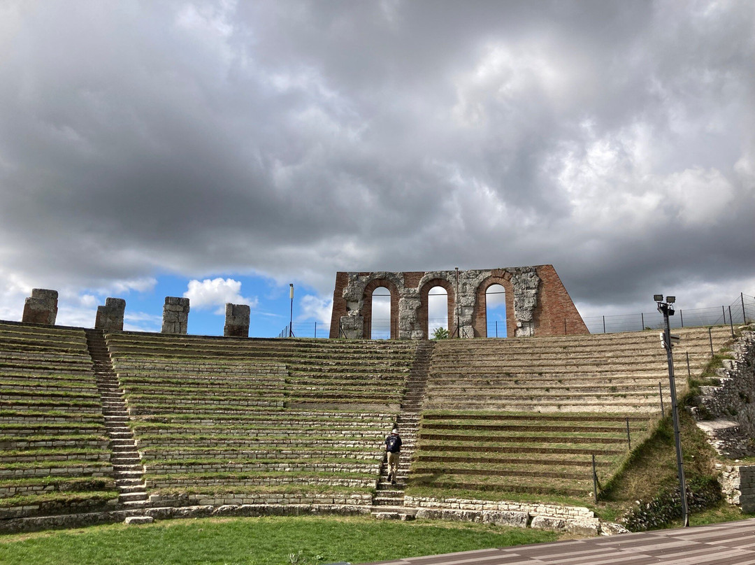 Teatro Romano-古比奥必去景点