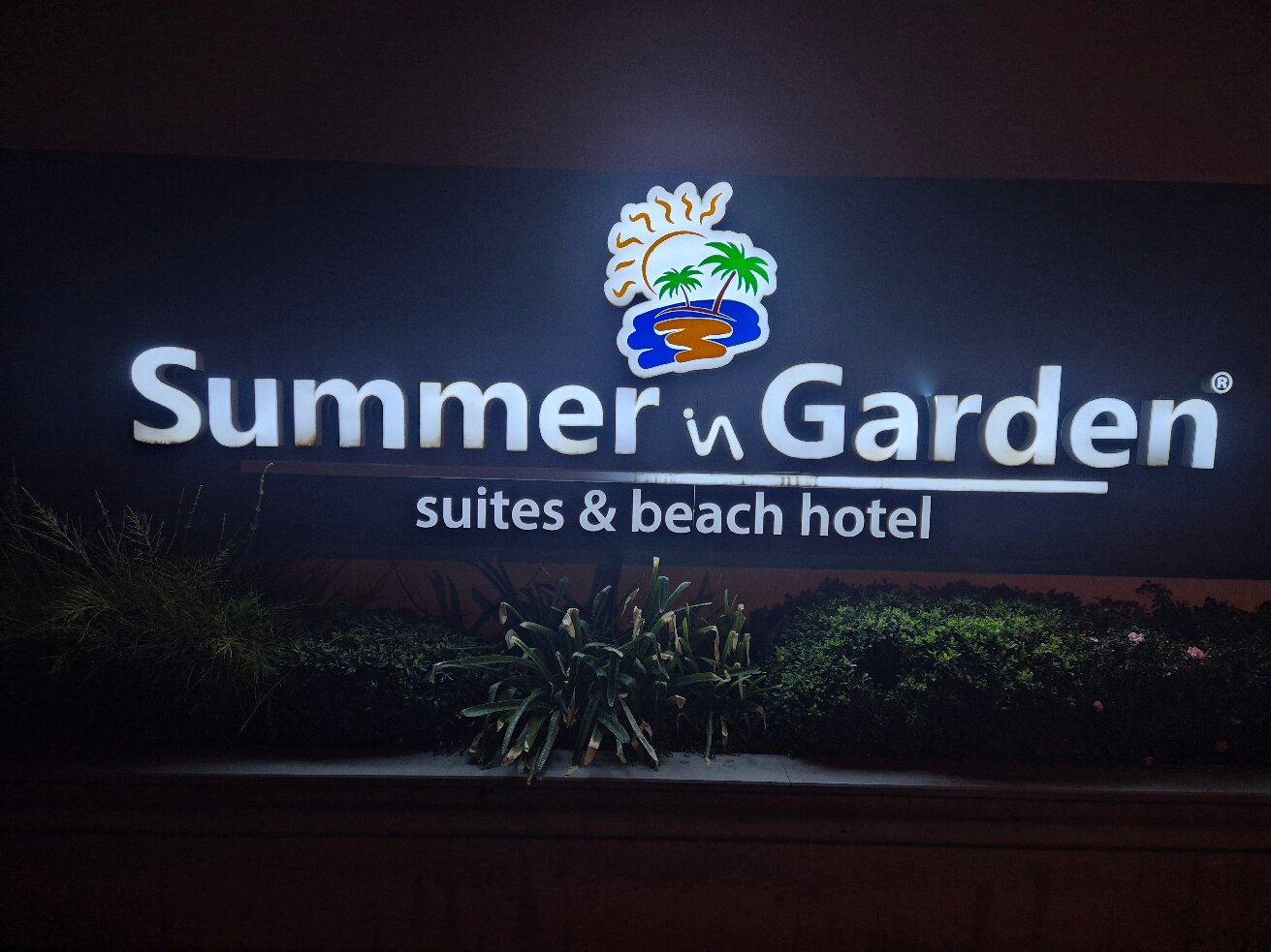 Summer Garden Suites & Beach Hotel-官方