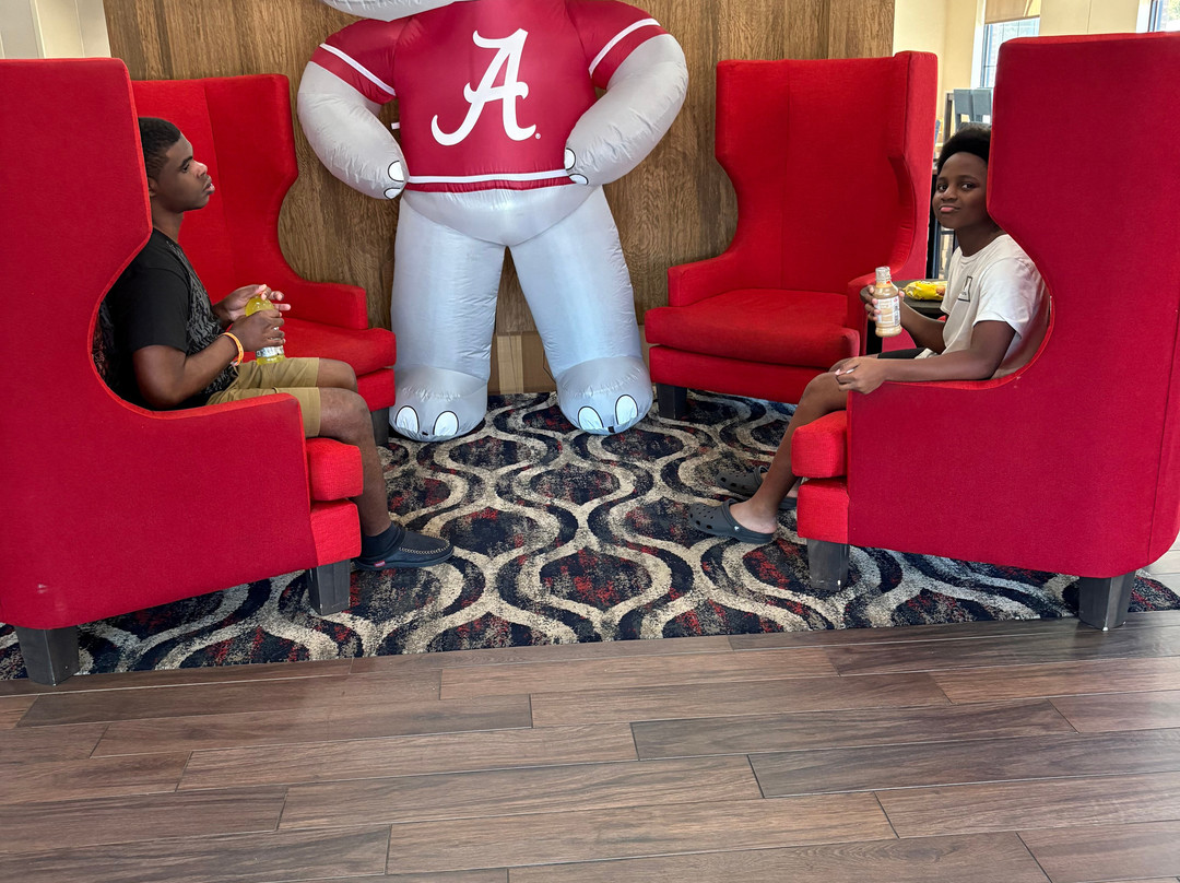 Comfort Inn & Suites Downtown Near University主图