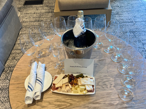 查理帕尔默哈维斯特酒店主图