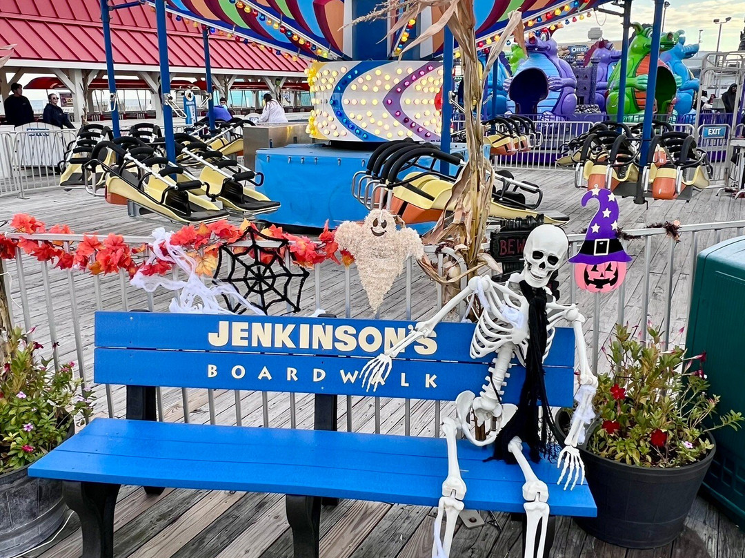 詹金森浮桥-波因特普莱森海滩必去景点