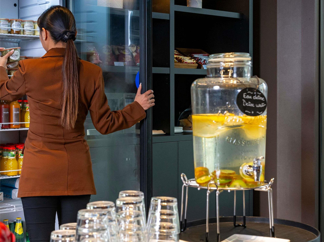 兰斯中心诺富特套房酒店主图