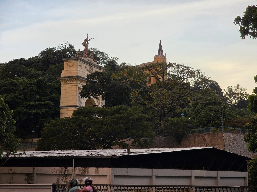 Arco de la Federacion-加拉加斯必去景点