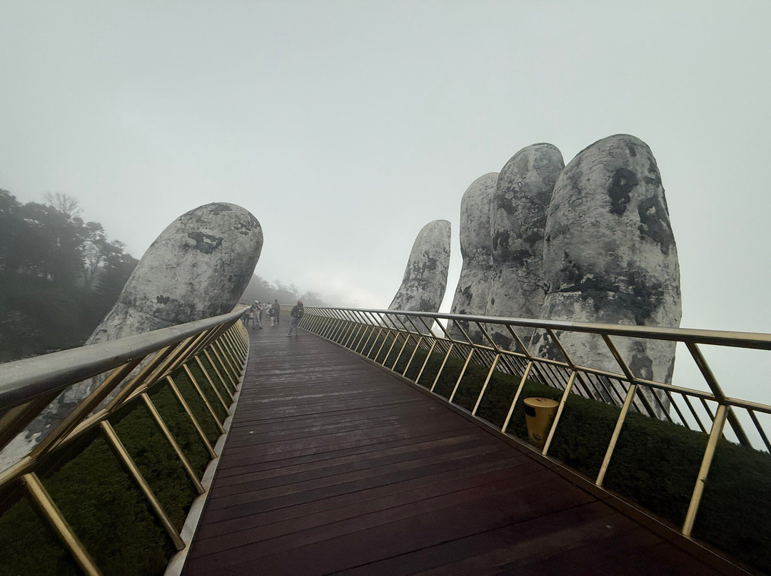 Golden Bridge-岘港必去景点