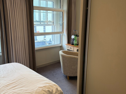 基尔肯尼河庭苑酒店主图