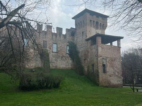 Castello Visconteo-Romano di Lombardia必去景点