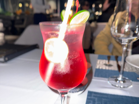 Elite of the Seas-下龙湾必去景点