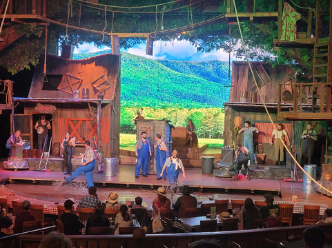 Hatfield & McCoy Dinner Show-皮金福奇必去景点