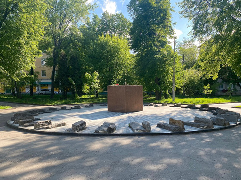 Monument of the Accident in Chernobyl-Ryazan必去景点