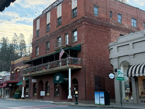 希斯托里克卡里豪斯酒店主图