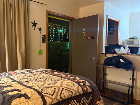 乌特湖小屋又名尤卡汽车旅馆和小木屋主图