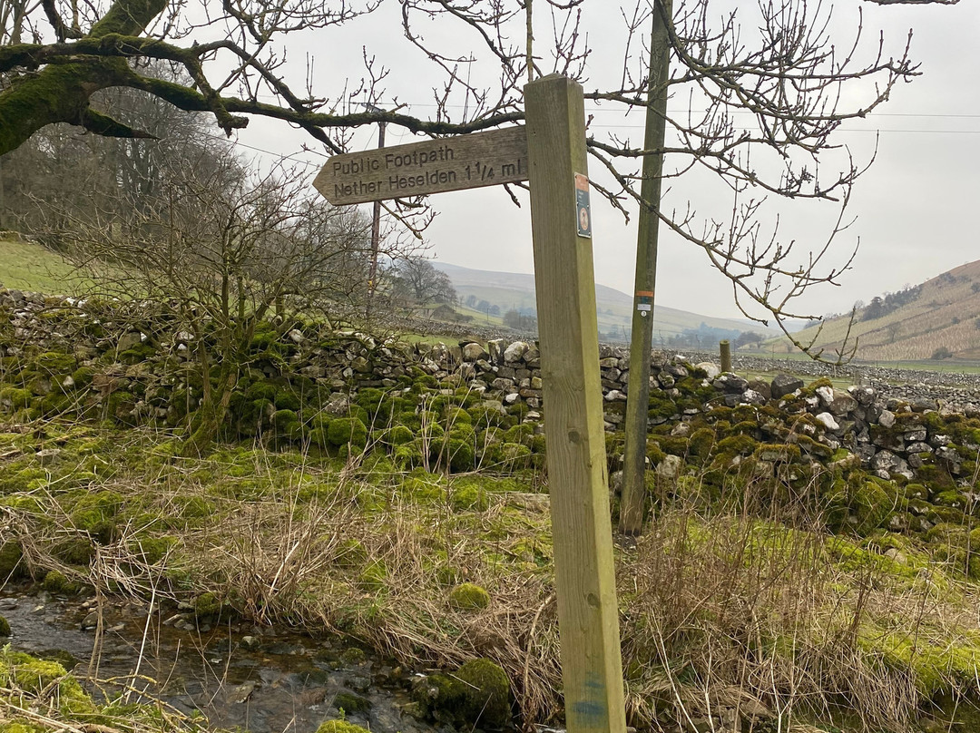 里顿皇后酒店主图