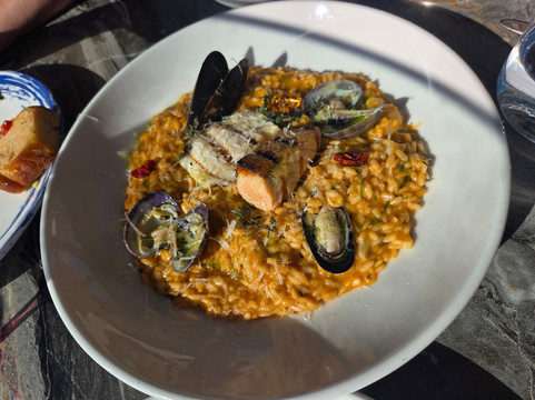 Sunset View Restaurant & Bar