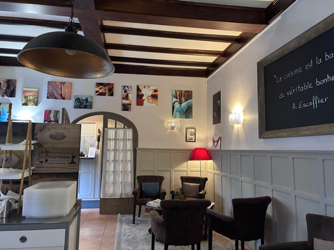 德喀斯酒店主图