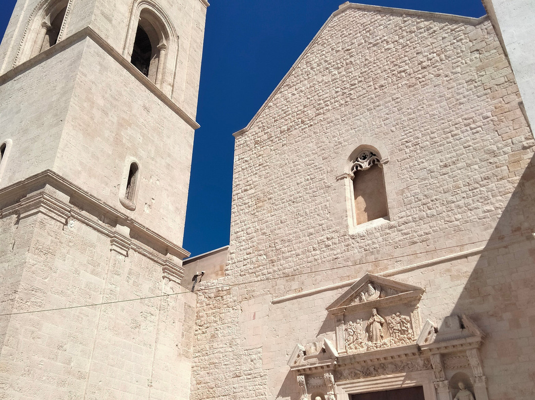 Chiesa Madre di S. Maria Assunta-波利尼亚诺阿马雷必去景点