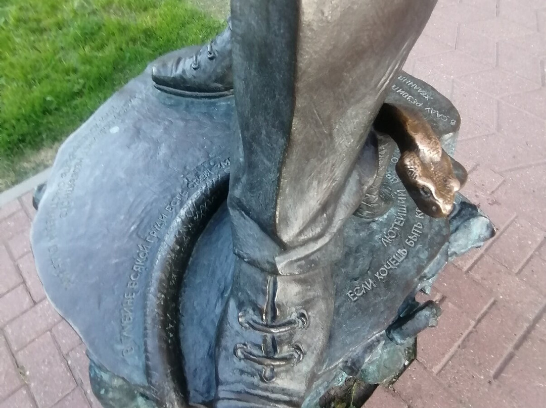 Kozma Prutkov Statue-阿尔汉格尔斯克必去景点