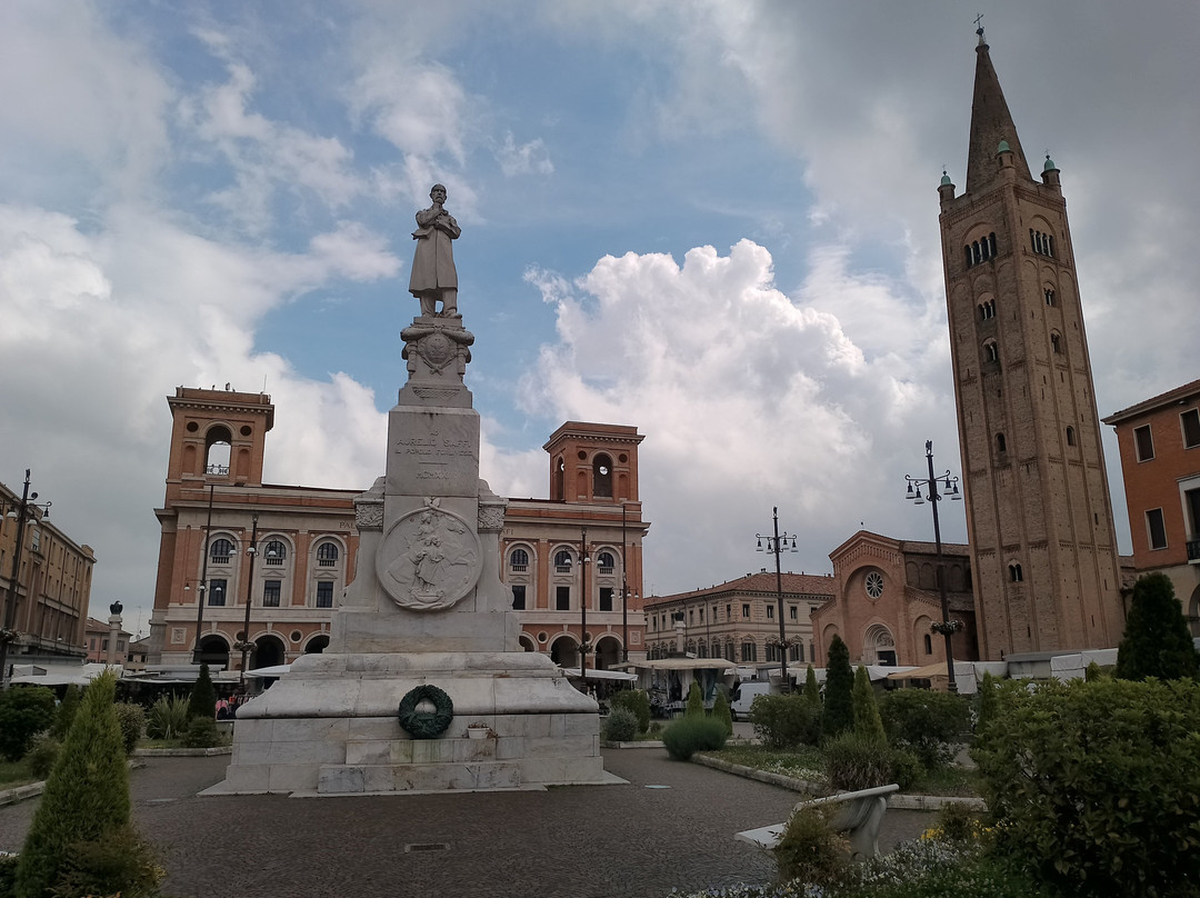 Piazza Aurelio Saffi-弗利必去景点