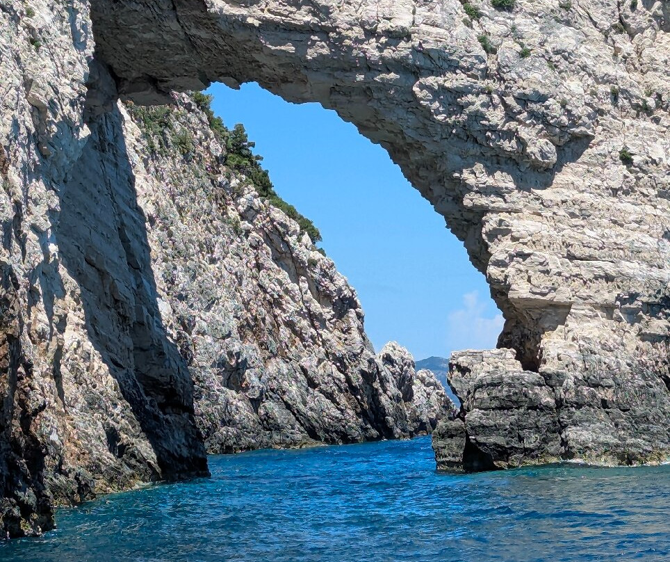 Explore Zakynthos luxury private services.-扎金索斯镇必去景点