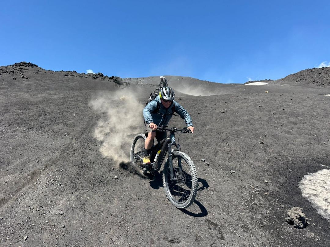 Gruppo Guide Alpine Etna Sud-尼科洛西必去景点